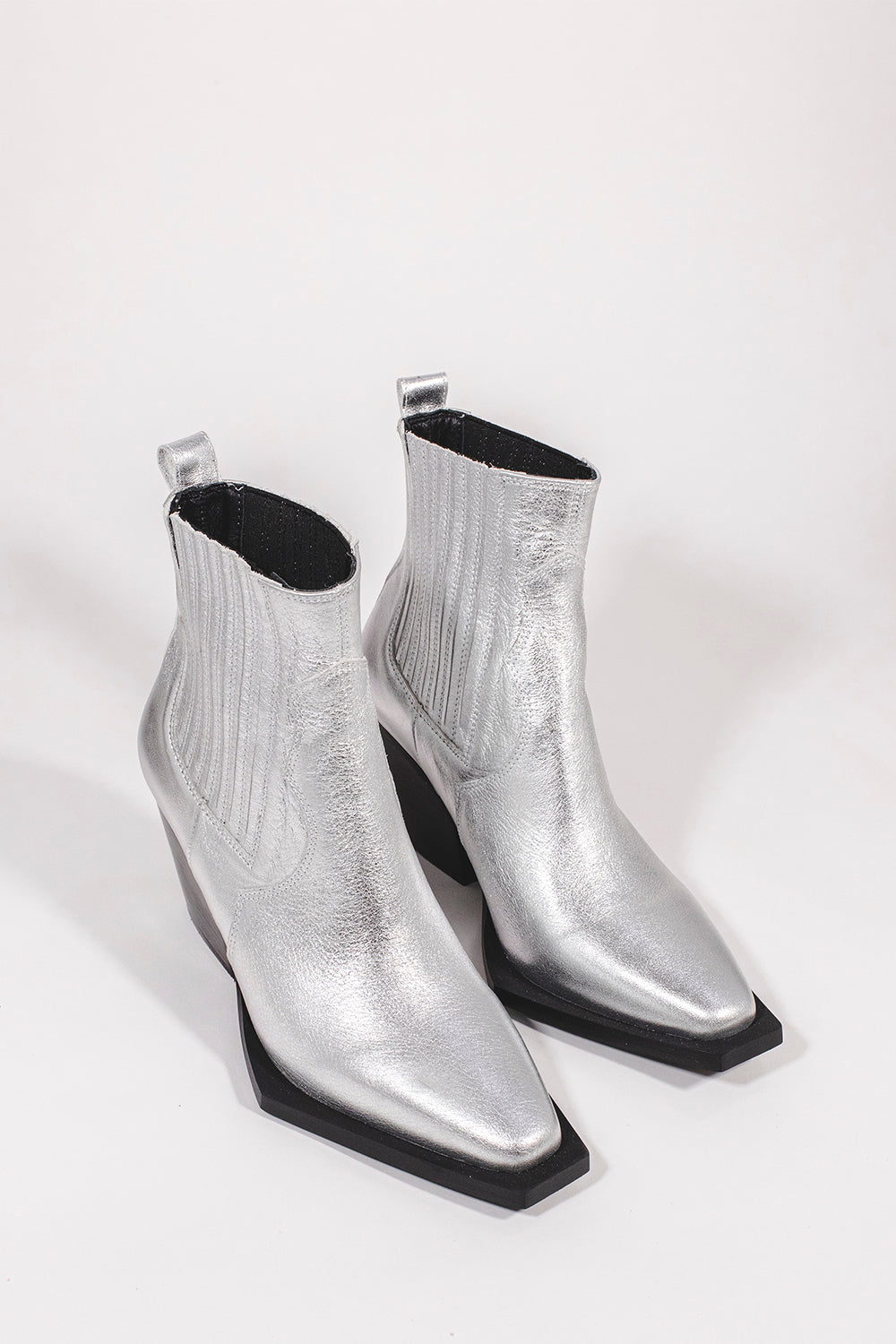 LUCKY SILVER BOOTS