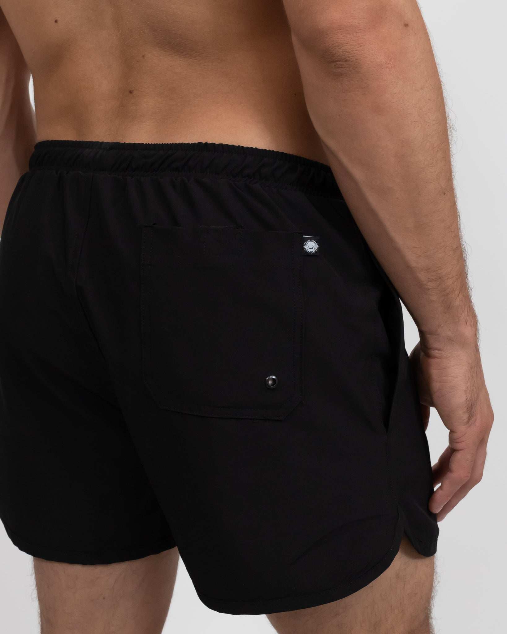 BLACK VOLAN SHORTS