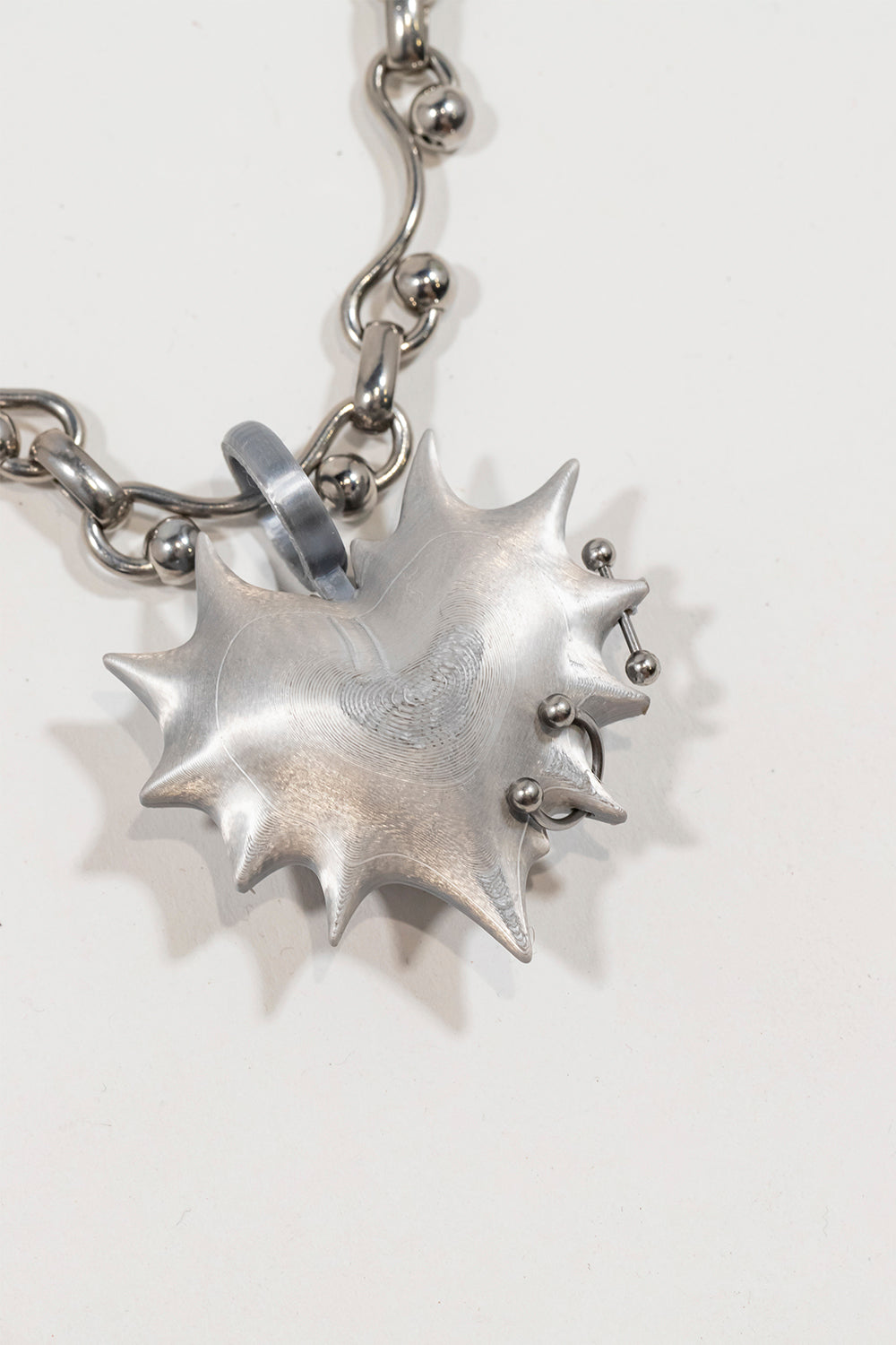 COLLAR SPIKES HEART PENDANT PLATA