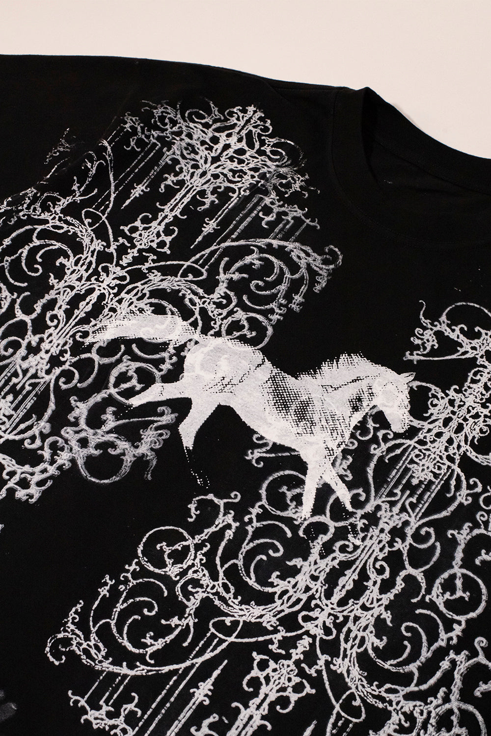 PLAYERA SAVE HORSES NEGRA