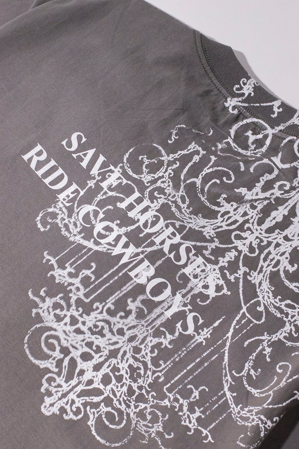 PLAYERA SAVE HORSES GRIS