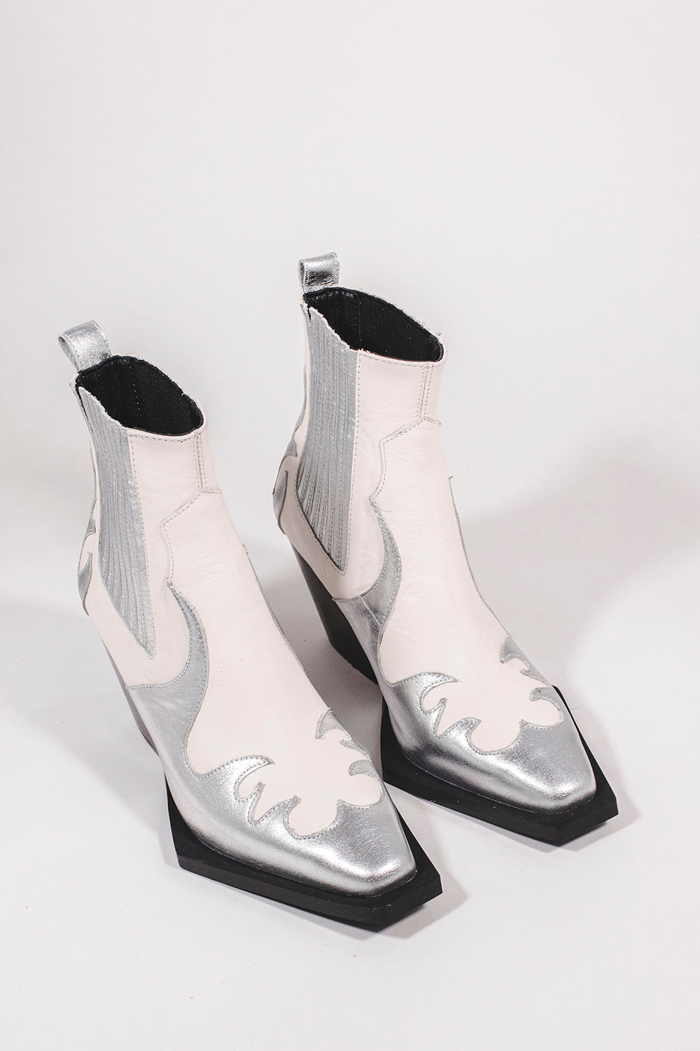 BOTAS HOTTIE PLATA-COCO