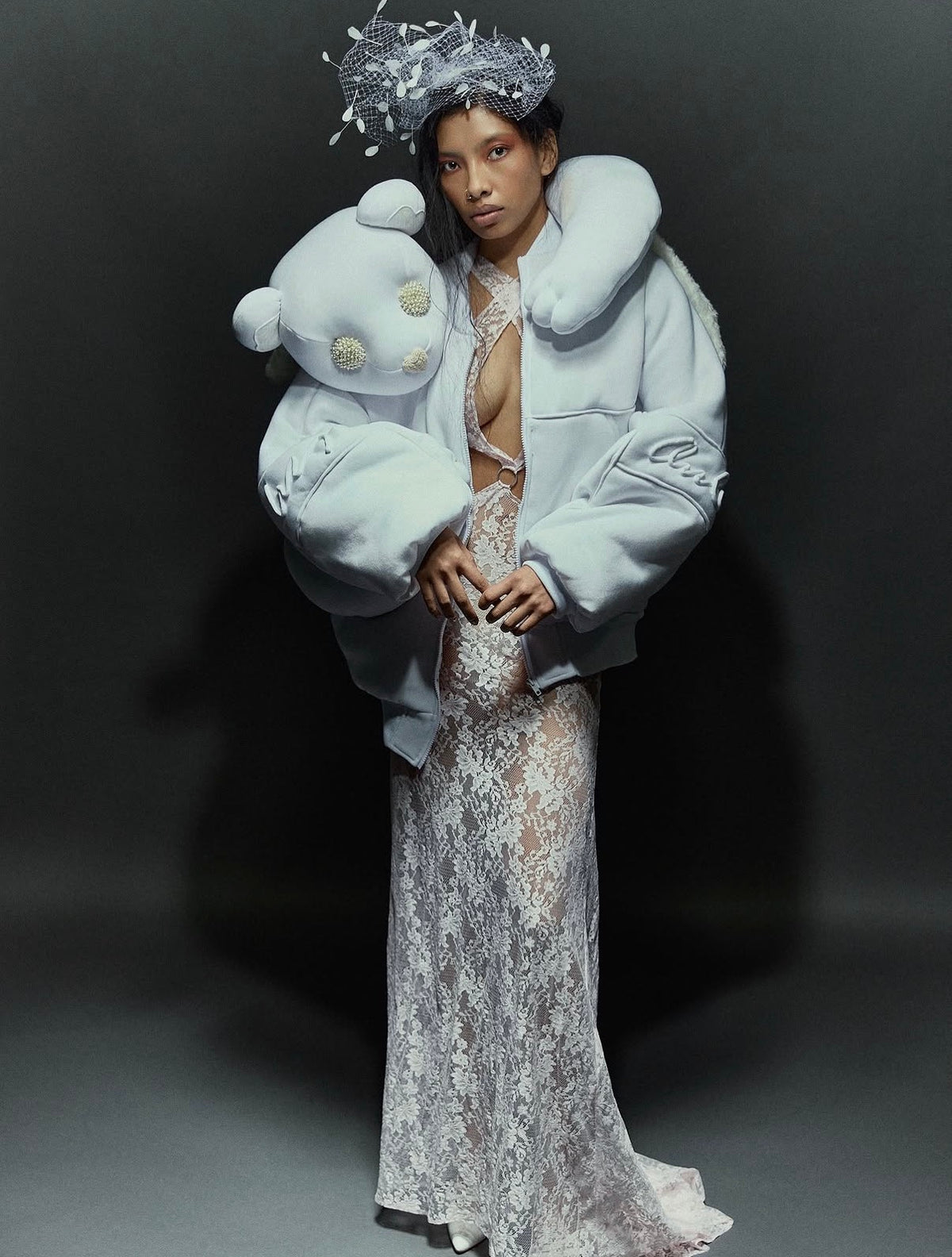 VESTIDO DE ENCAJE CON TRANSPARENCIA