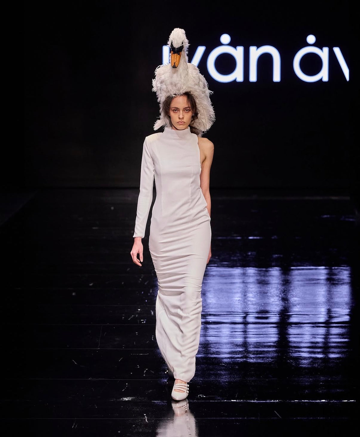 VESTIDO LARGO ASIMÉTRICO