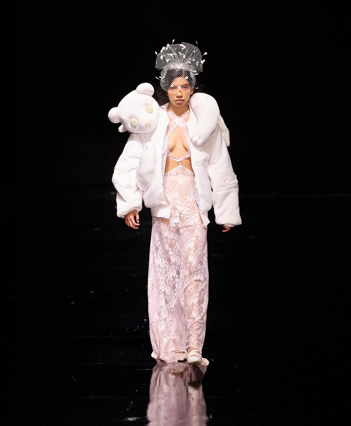 VESTIDO DE ENCAJE CON TRANSPARENCIA