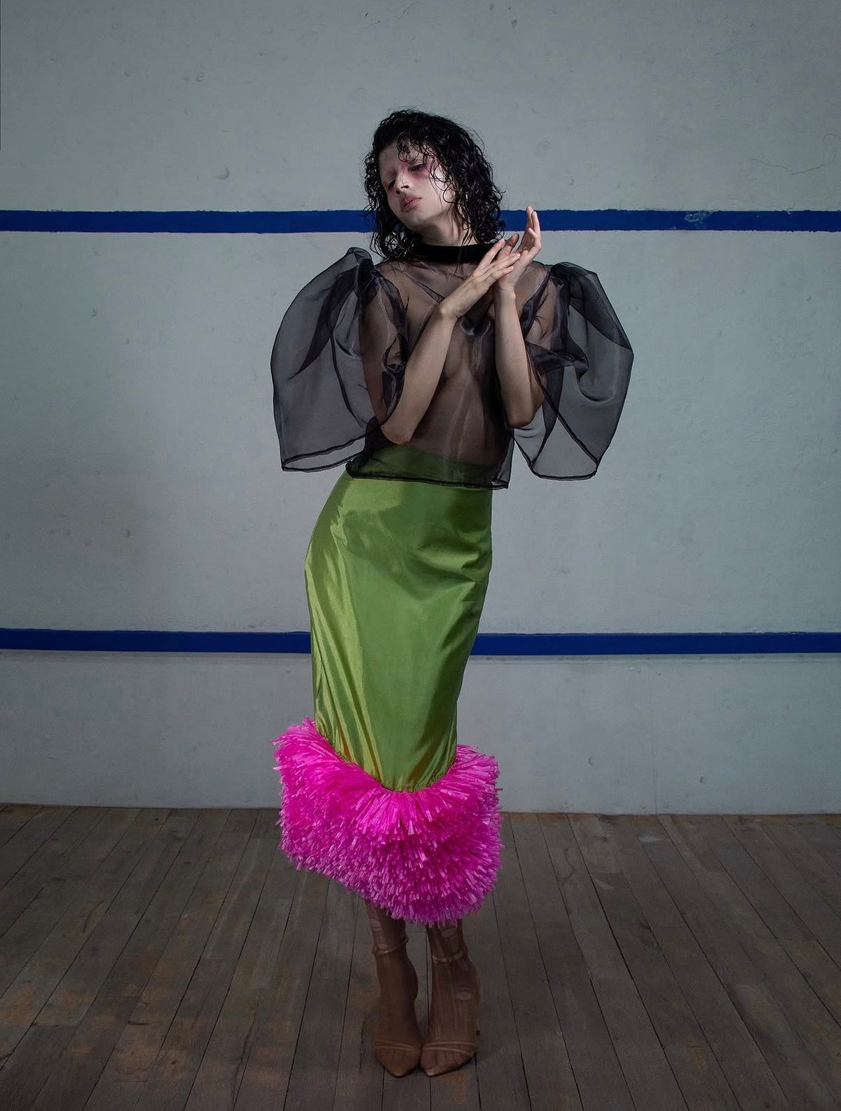 FALDA VERDE CON RUEDO ROSA
