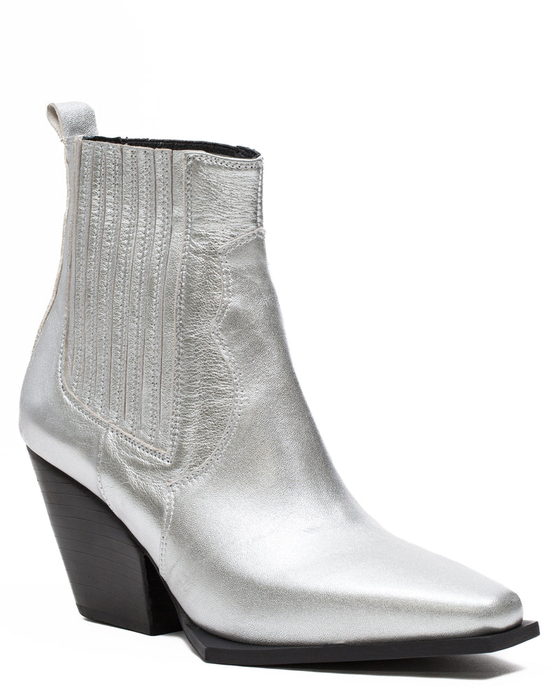 LUCKY SILVER BOOTS